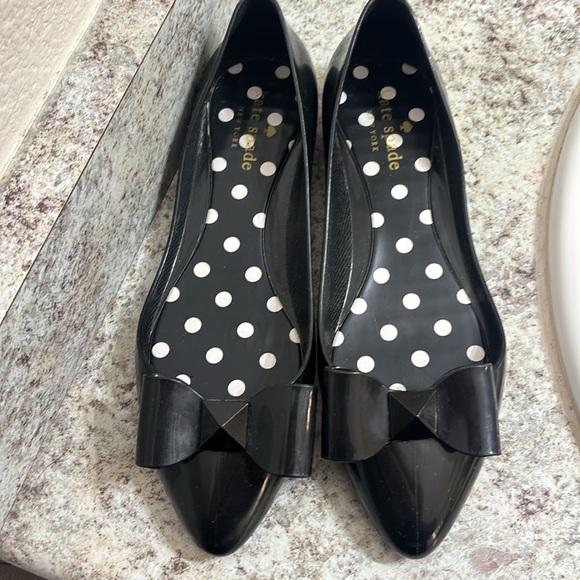 Kate Spade black plastic flats with bow - Picture 4 of 12